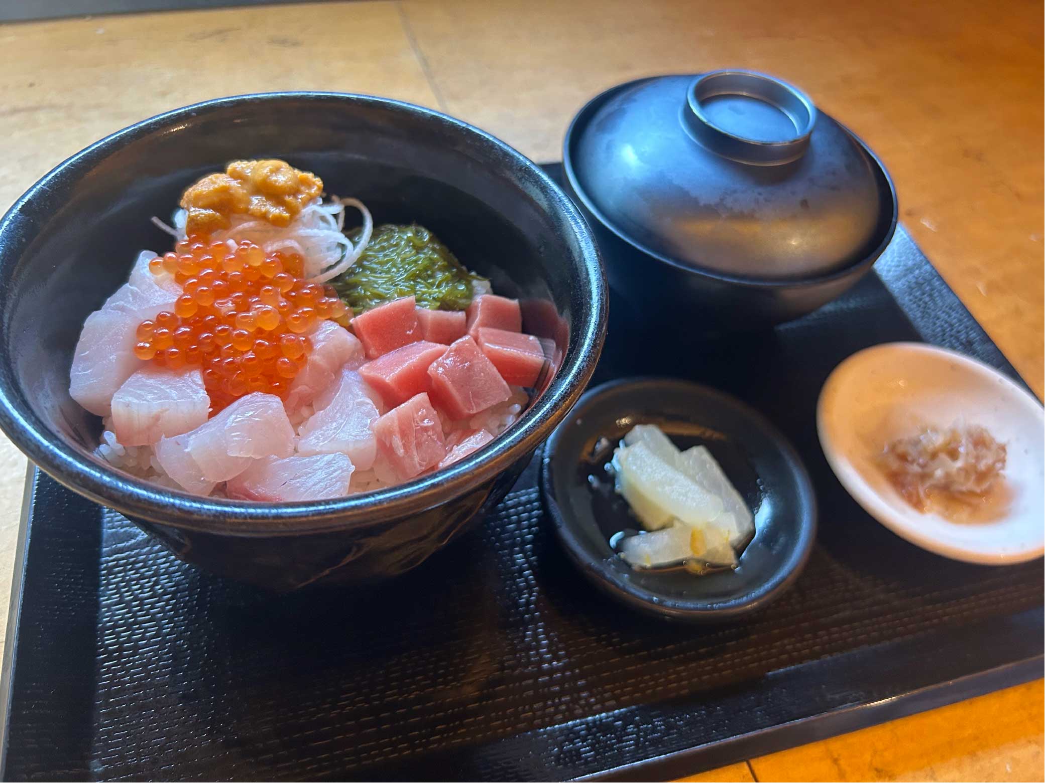 ぜいたく海鮮丼